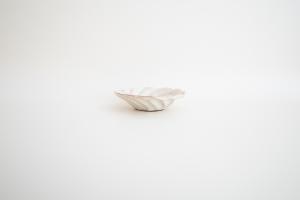 粉引 スパイラル輪花小鉢