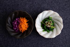 粉引 スパイラル輪花小鉢