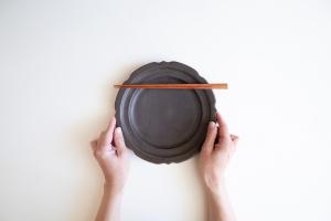 錆釉彫刻皿 7寸