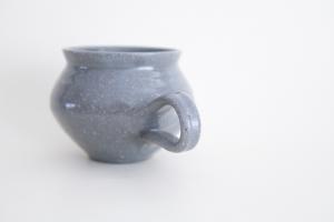 グレー釉たぬマグ
