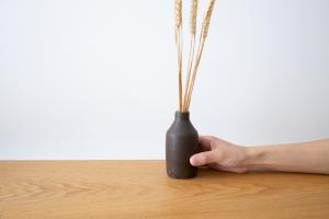 錆釉 瓶型花入 A