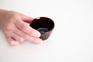 飴釉ぐい呑切立