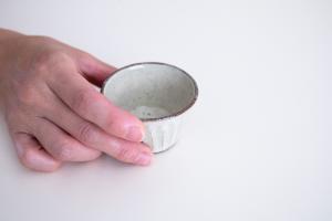 粉引ぐい呑切立