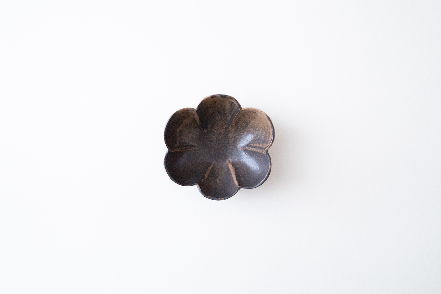 黒釉 輪花鉢 柘榴