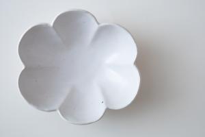 白釉 輪花鉢 柘榴