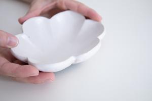 白釉 輪花鉢 柘榴