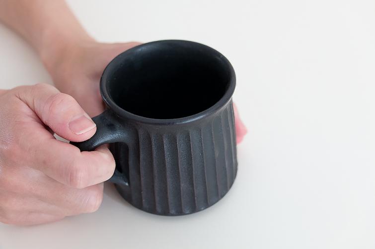 筒小屋 ONLINE STORE Toshoo | 陶器のネットショップ / フレアマグ 黒 内黒