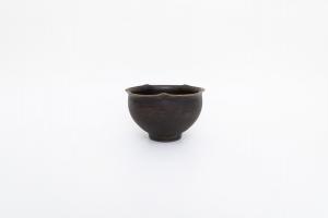 錆釉 輪花碗