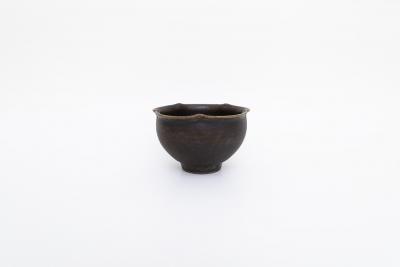 錆釉 輪花碗