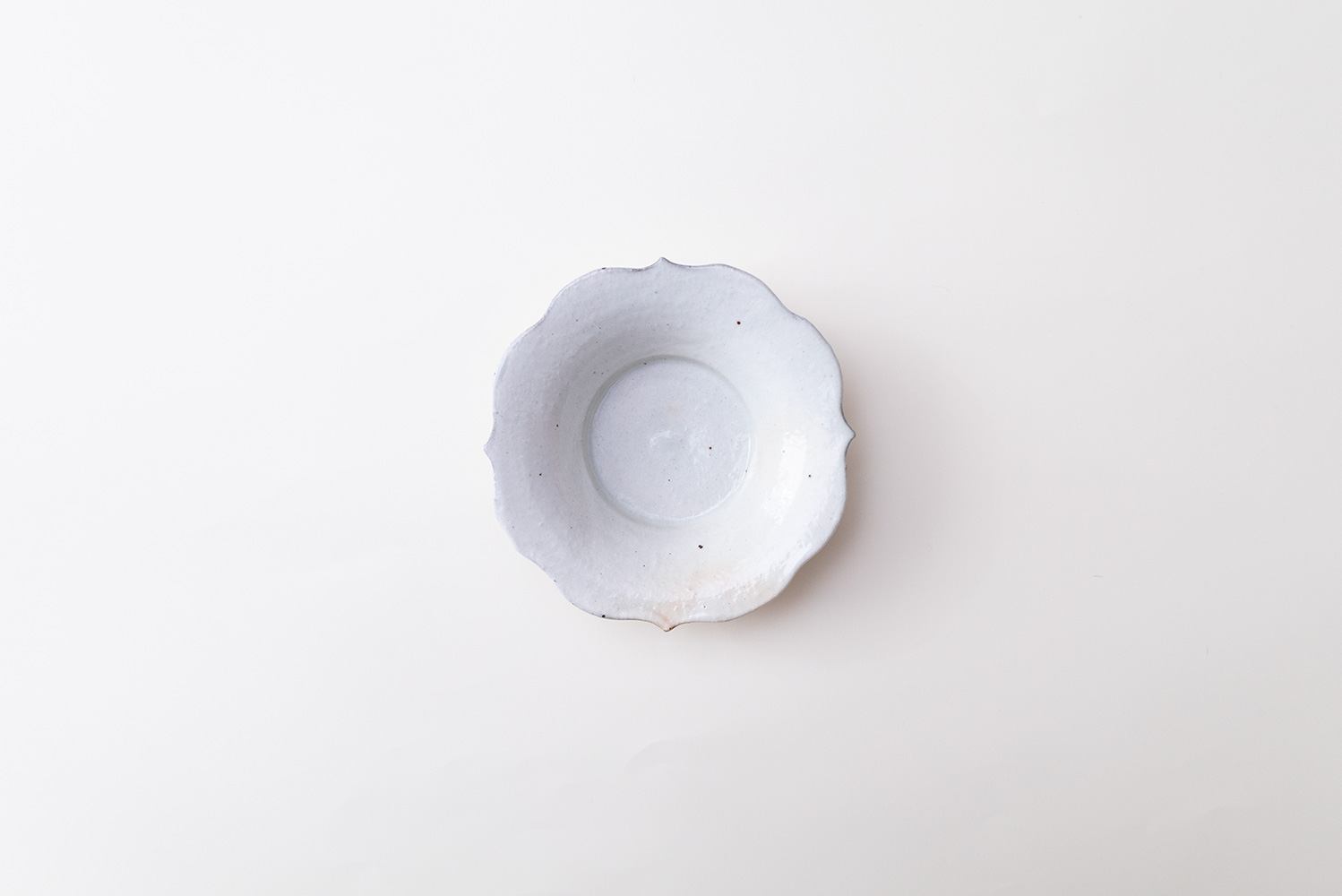 鉄散 彫刻花皿 φ140