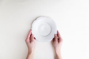 鉄散 彫刻花皿 φ190