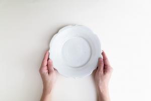 鉄散 彫刻花皿 φ210