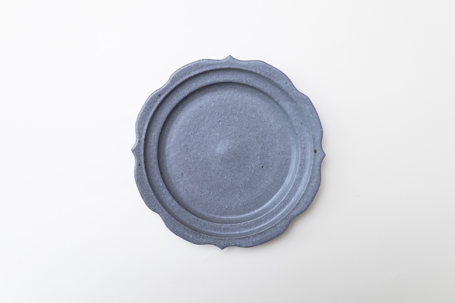 グレー釉 彫刻皿 7寸