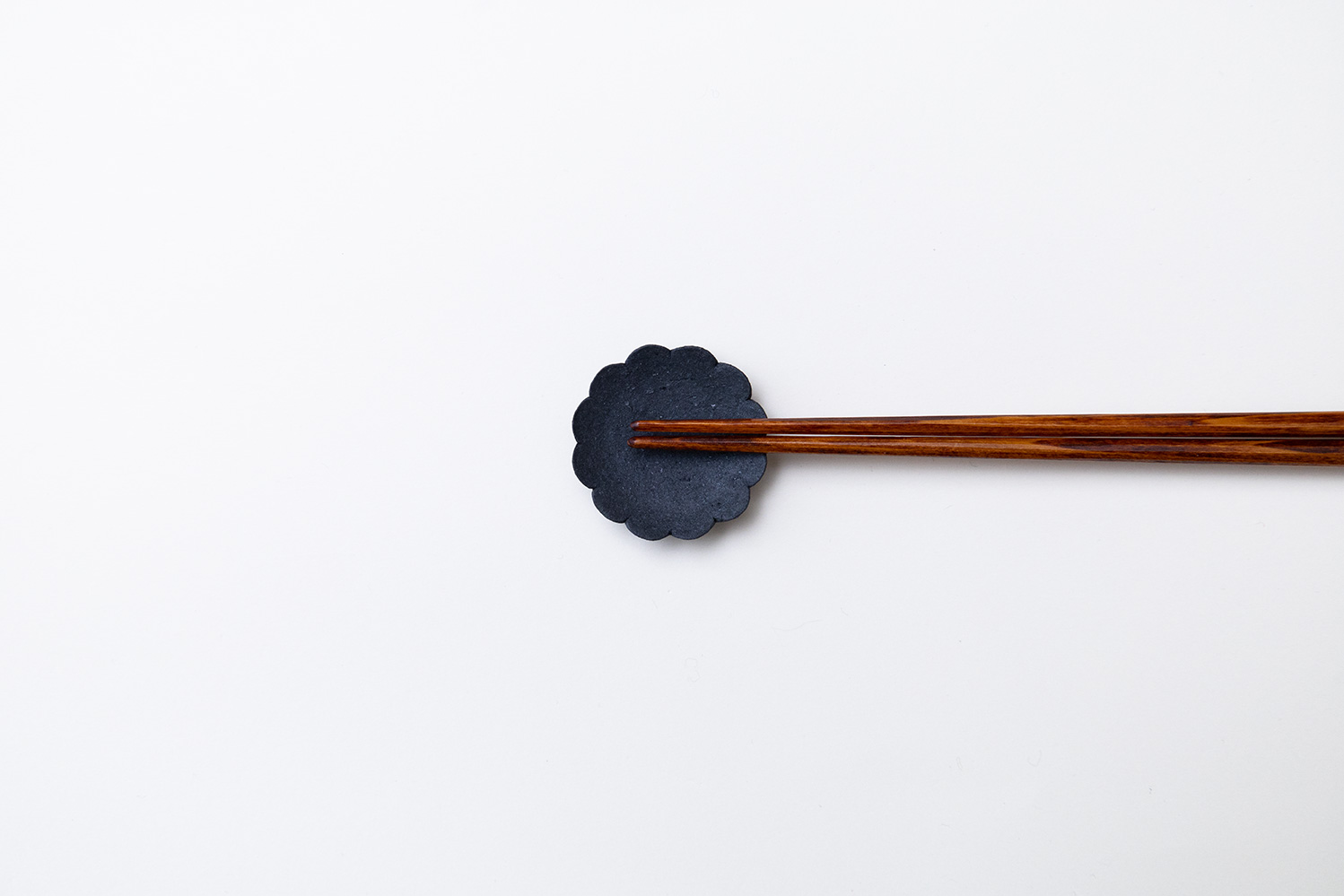 花のはしおき 黒マット